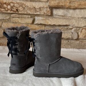 Ugg Short Continuity Ribbon Bow Boots - Charcoal Grey & Black Bows